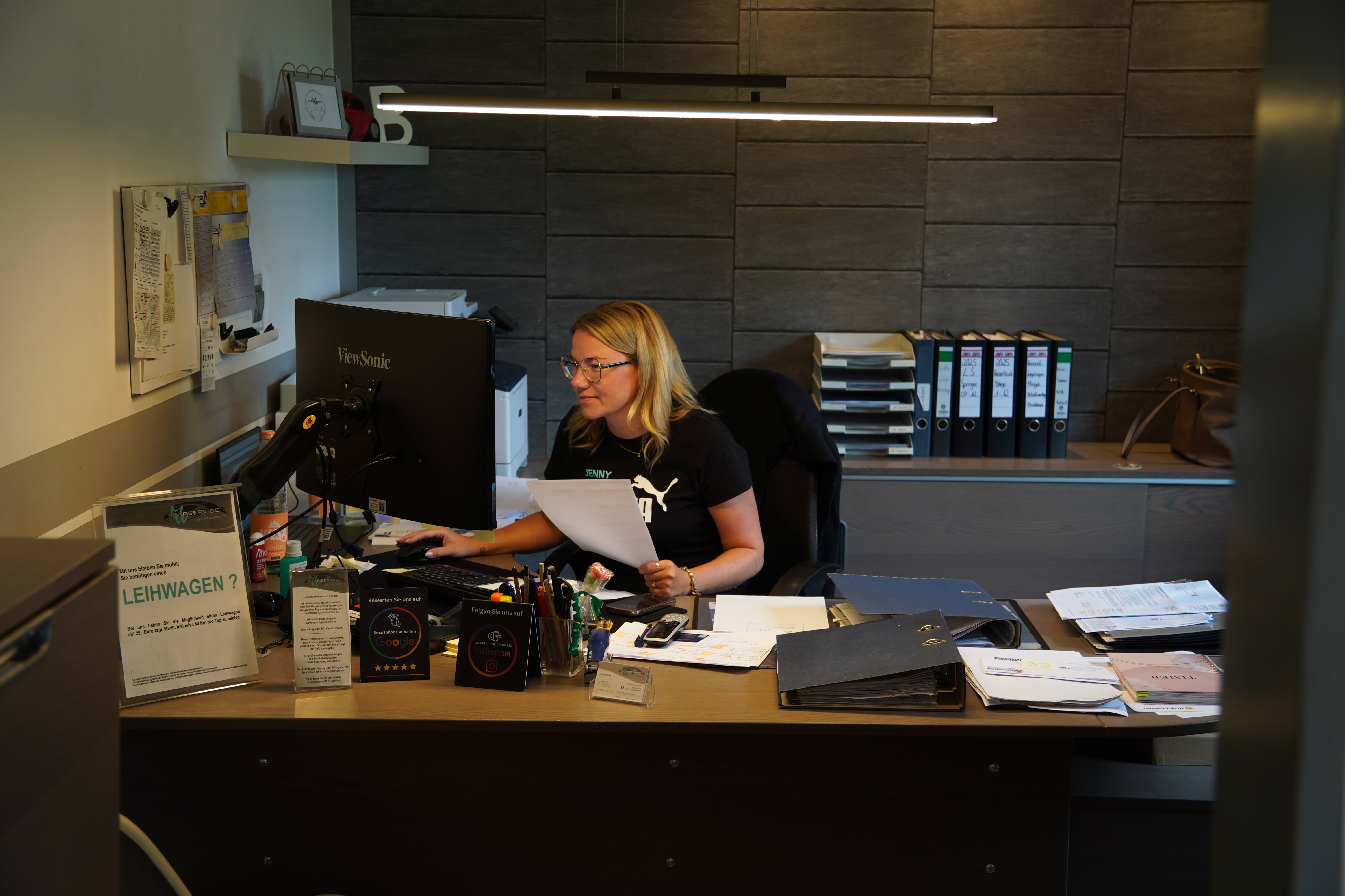 MW-Carservice Team im Büro